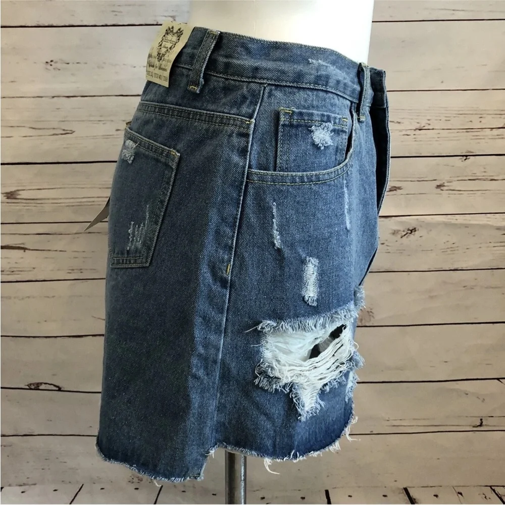 Boohoo Denim Mini Skirt SIZE 8 Destroyed Detail Uneven Raw Hem Medium Wash NWT